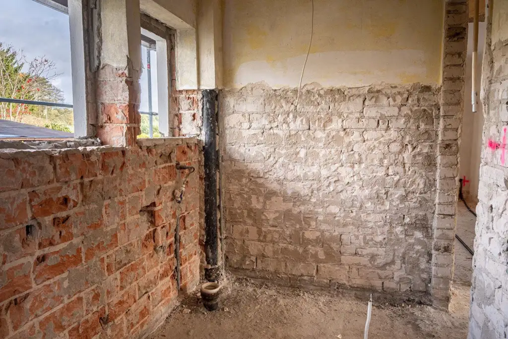 Freigelegtes Mauerwerk nach Rückbau